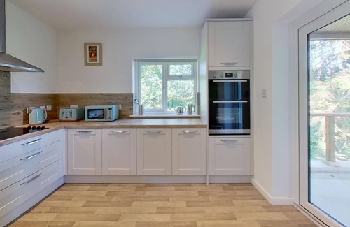 Totnes House | Rural house, private heated pool and plenty of space