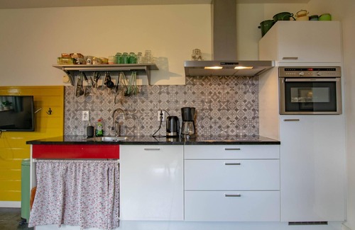 Zeeland House | Inviting Rural Retreat with Garden, Kitchen & Breakfast