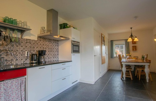 Zeeland House | Inviting Rural Retreat with Garden, Kitchen & Breakfast