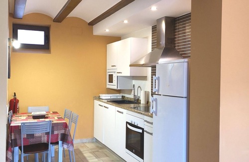 Cella Cottage | Idyllic Rural House in Teruel with Barbecue & Hot Tub