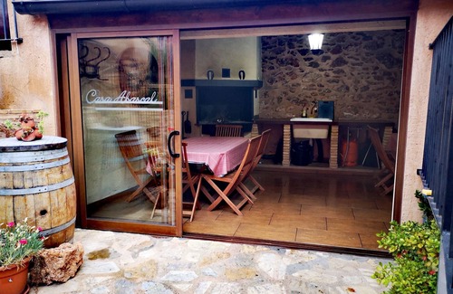 Cella Cottage | Idyllic Rural House in Teruel with Barbecue & Hot Tub