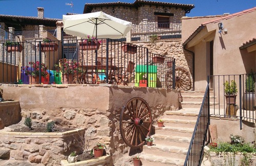 Cella Cottage | Idyllic Rural House in Teruel with Barbecue & Hot Tub