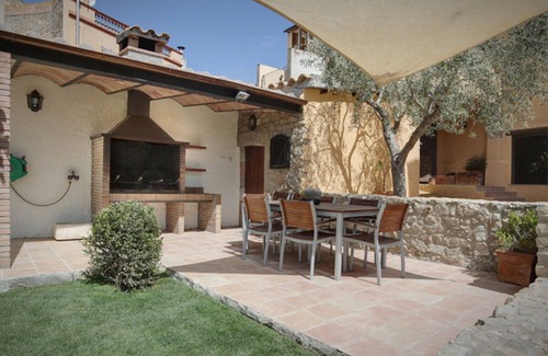 Capmany Villa | Relaxing Rural Retreat with Pool & Jacuzzi - Can Llobet