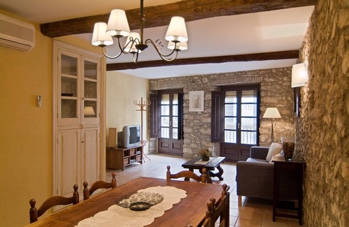 Capmany Villa | Relaxing Rural Retreat with Pool & Jacuzzi - Can Llobet