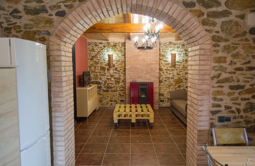 Gualta House | Idyllic Rural Retreat with Pool in Gualta - 10/10 Rated