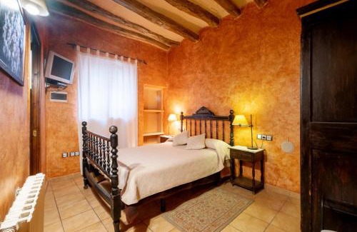 Rodonya House | Inviting Rural Jordà: Pet-Friendly with Oceanfront Views
