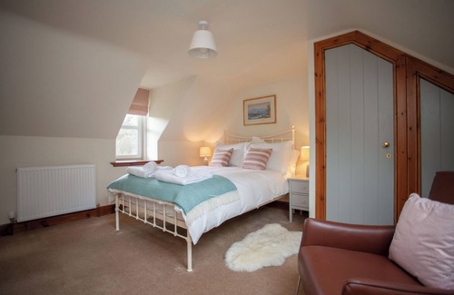 Killin Cottage | Picturesque Hotel with Breathtaking Mountain Views