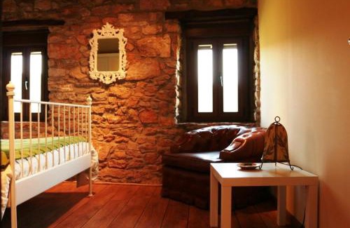 Carucedo House | Discover Rural Médulas: Pet-Friendly Retreats with Ocean Views