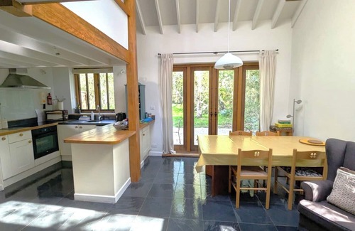 Chichester Apartment | Idyllic Rural Mezzanine Studio with Pool & Outdoor Activities