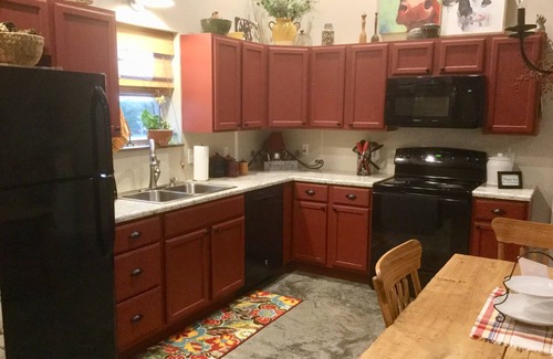 Mooresville House | Explore the Best of Rural Missouri with Pool and Ocean View