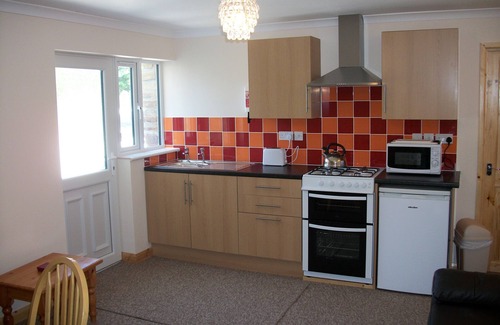 Redruth House | Tranquil Retreat with Pool & Breakfast – Guest Rated 10/10