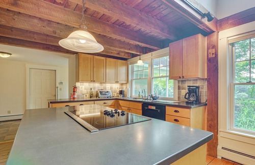Hyde Park Cottage | Rural Retreat 3 Mi to Morrisville & Rail Trail!