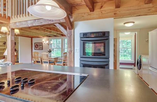 Hyde Park Cottage | Rural Retreat 3 Mi to Morrisville & Rail Trail!