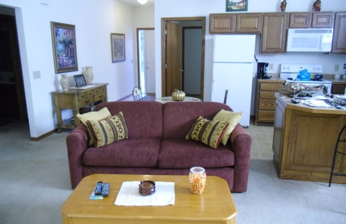 Canal Fulton Condo | Historic Town Getaway with Spa and Family-Friendly Amenities