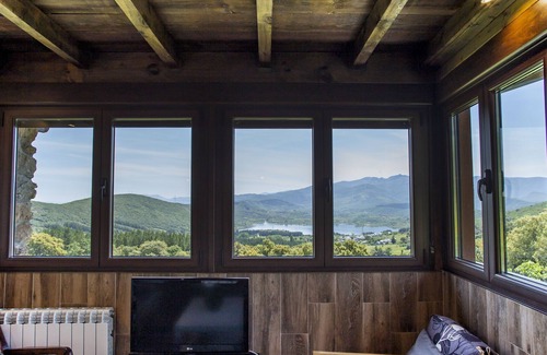 Carucedo Cottage | Discover Ruralmédulas Las Médulas: Pet-Friendly Retreat