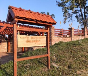 Levanjska Varos House | Idyllic Bitunjac Getaway: Pet-Friendly Retreat for Families