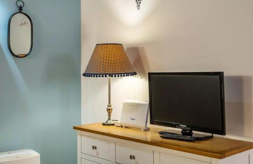 La Zubia House | Family-Friendly Higueras Home with Delicious Breakfast