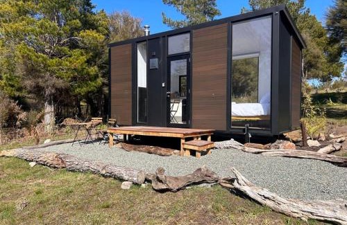 Golden Bay House | Cozy Ruru Tiny House: Family-Friendly Escape Awaits