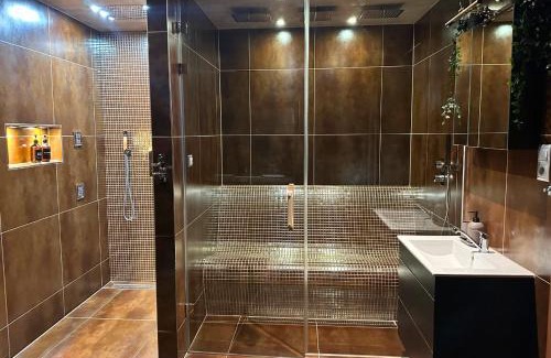 Maly Lipnik Villa | Relaxing Retreat at Rusínsky Dvor with Private Wellness