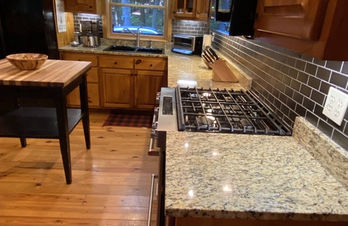Ellijay Cabin | Rushing Creek: Family-Friendly Retreat with Pool & Kitchen