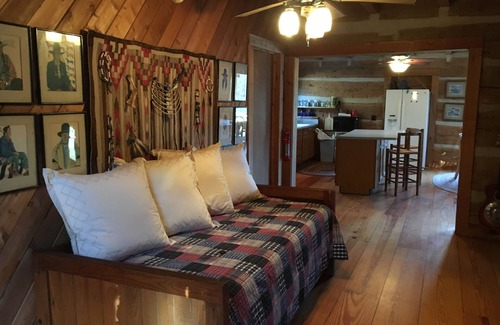 Dahlonega Cabin | Discover Rushing River Log Cabin near Dahlonega Wine Country