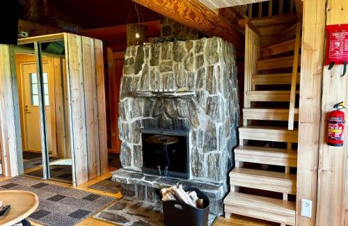 Akaslompolo Ski Chalet | Cozy Ruska 2 Cabin: Lake and Fell Views Await You