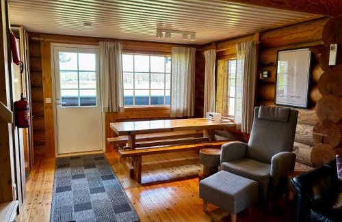 Akaslompolo Ski Chalet | Cozy Ruska 2 Cabin: Lake and Fell Views Await You