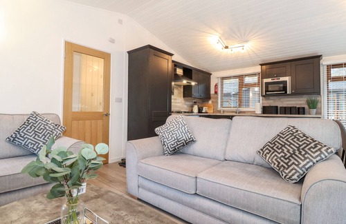 Troutbeck Bridge Cottage | Pet-Friendly Ruskin Lodge with Garden in Windermere