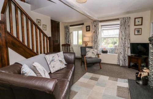 Penny Bridge House | Relax at Rusland View: Pet-Friendly 4-Star Retreat