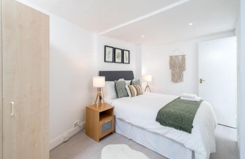 St. Pancras Apartment | Family-Friendly Russell Sq Suite - 2 Bed Apartment Awaits