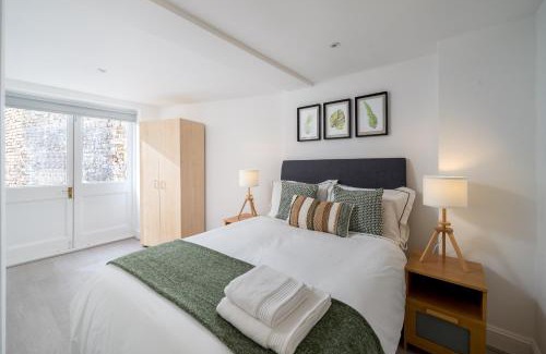 St. Pancras Apartment | Family-Friendly Russell Sq Suite - 2 Bed Apartment Awaits