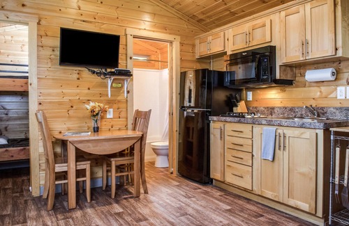 Cloverdale RV Rental | Pet-Friendly Russian River RV Campground with Pool & Breakfast