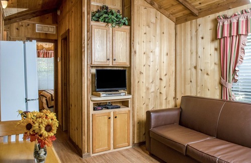 Cloverdale RV Rental | Pet-Friendly Russian River RV Campground with Pool & Breakfast