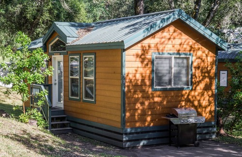 Cloverdale RV Rental | Pet-Friendly Russian River RV Campground with Pool & Breakfast