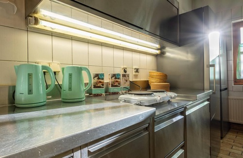 Scheffau am Wilden Kaiser House | Rustic Tyrolean Guesthouse Near Ski Lift with Breakfast & Pets
