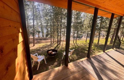 Valley House | Charming Cabin Retreat at New Waitts Lake Resort