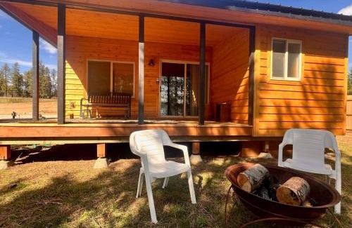 Valley House | Charming Cabin Retreat at New Waitts Lake Resort