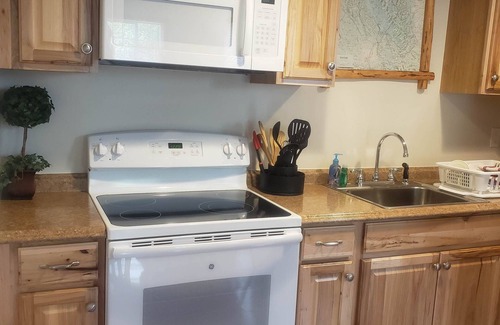 West Glacier Cabin | Idyllic 2-Bedroom Cabin Near West Glacier - Guest Rated 9.6