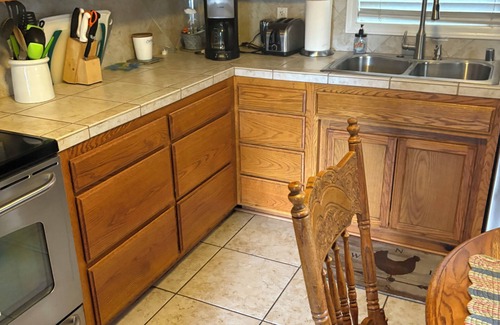 Dunsmuir House | Rustic 2-bedroom house in fabulous Dunsmuir. Only 10 miles away from Mt. Shasta