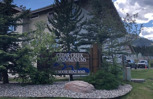 Big Sky Apartment | Scenic 2 BR Mountain View - Family-Friendly Retreat