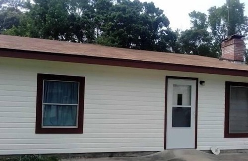 Bronson Cabin | Rustic 2BR/2BA cabin with AC, WiFi near Sam Rayburn Lake and San Augustine Park