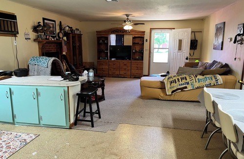Bronson Cabin | Rustic 2BR/2BA cabin with AC, WiFi near Sam Rayburn Lake and San Augustine Park