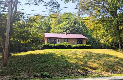 Waterford House | Rustic 3 bedroom Cottage in The Western Maine Mountains