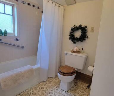 Eagar House | Rustic 3-Bedroom Cabin with Scenic Views and Family Amenities