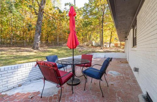 Cartersville House | Guest Rated: Rustic 3BR Home in Cartersville Oasis