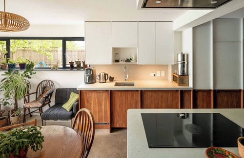 Leyton House | Rustic 4BD Family Retreat in Leafy Leyton