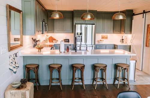 Cherry Log Cabin | Cozy 4BR Mountain Cabin with Hot Tub & Fireplace