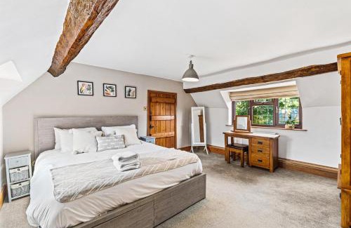 Snarestone House | Charming 5-Bed Farmhouse in Derbyshire, Perfect for Families