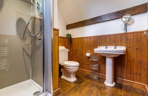 Snarestone House | Charming 5-Bed Farmhouse in Derbyshire, Perfect for Families
