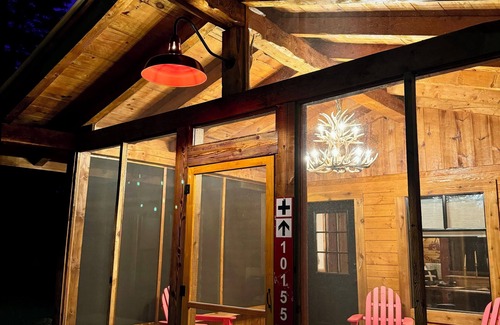 Pembina County House | Rustic 5 Bedroom Gorge River Resort